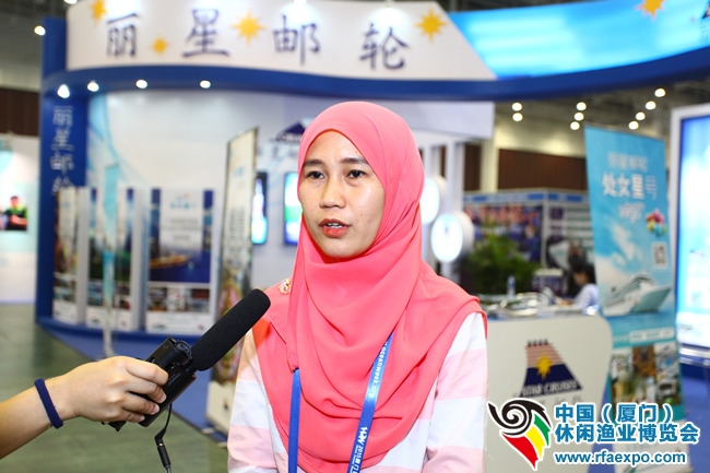 来自马来西亚海洋公园的专业参观商还接受了组委会的专访